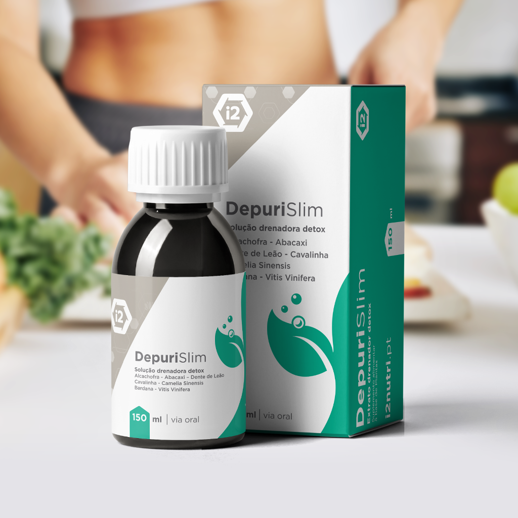 Frasco de DepuriSlim que é um suplemento alimentar com plantas e vitaminas que contribuem para o metabolismo normal do ferro e proteínas, para o metabolismo energético, manuntenção de vasos sanguíneos e eliminação de fluidos tóxicos no organismo